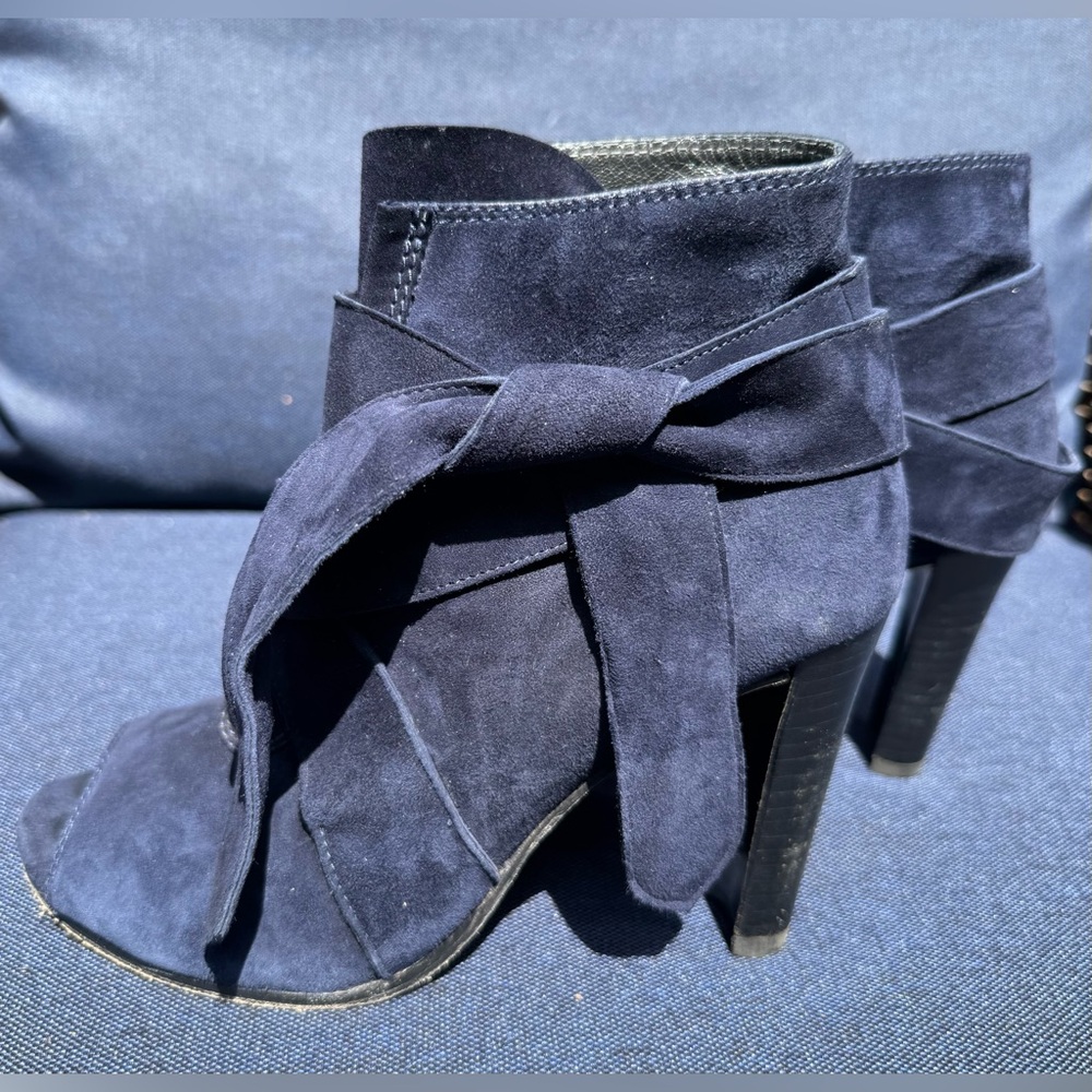 Stuart Weitzman Navy Suede Open-toe Heeled Boots, Wrap-Around Straps, size 6.5